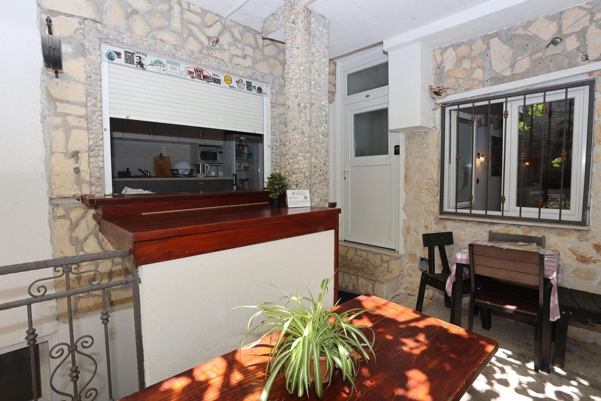 Nikolla Appartement *