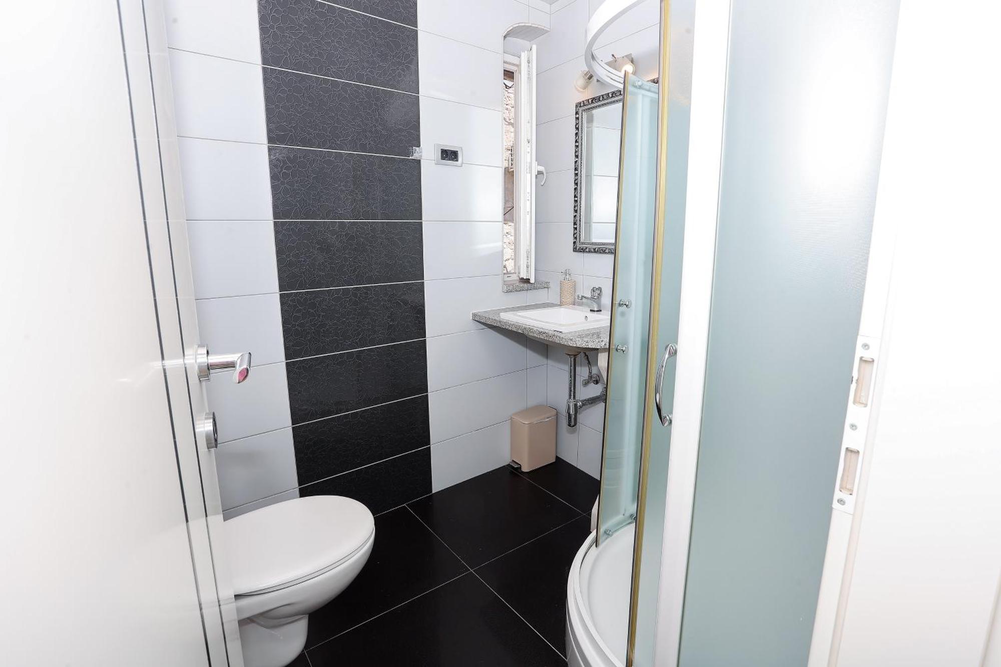 Nikolla Appartement *