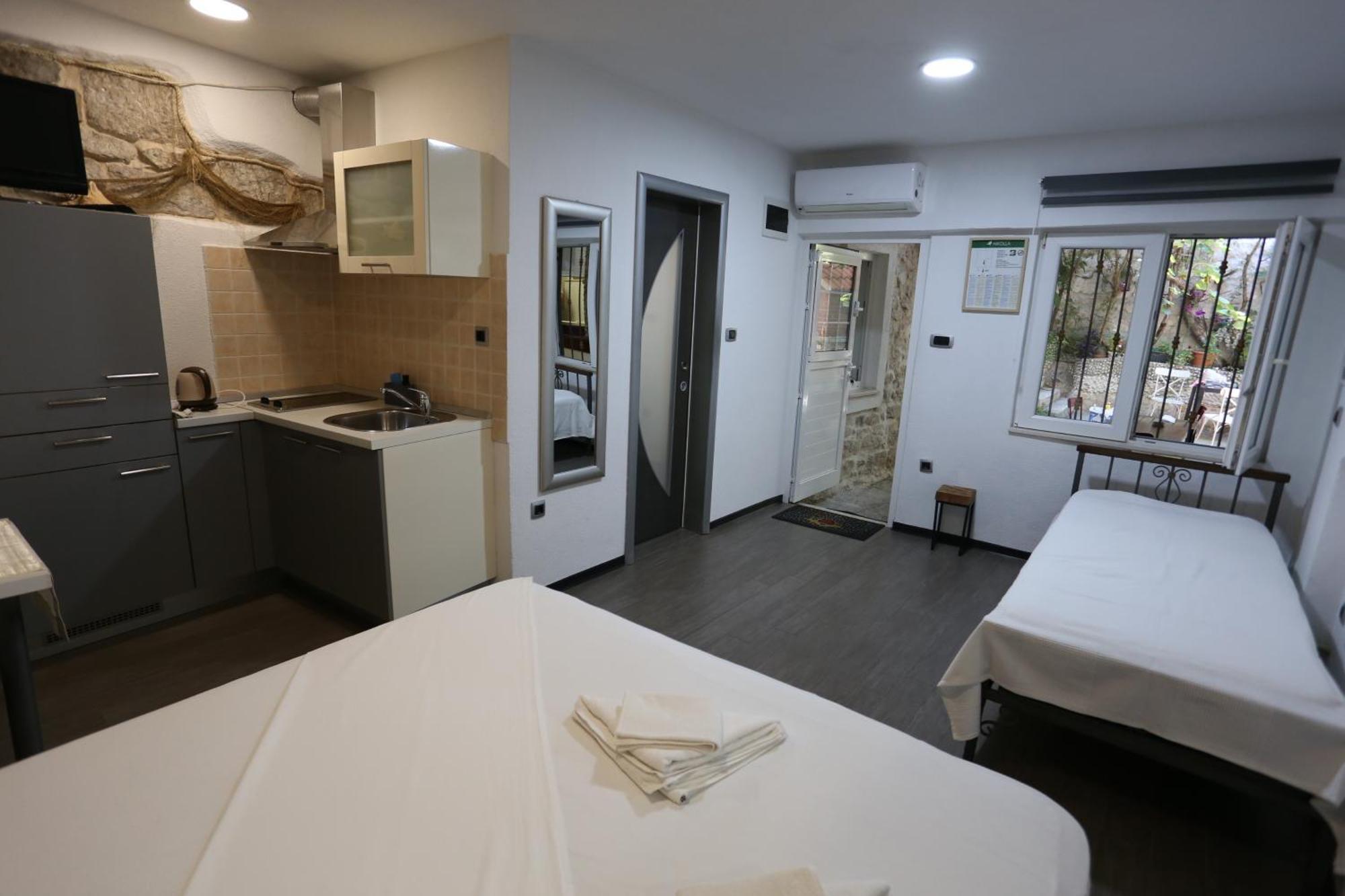Nikolla Appartement *